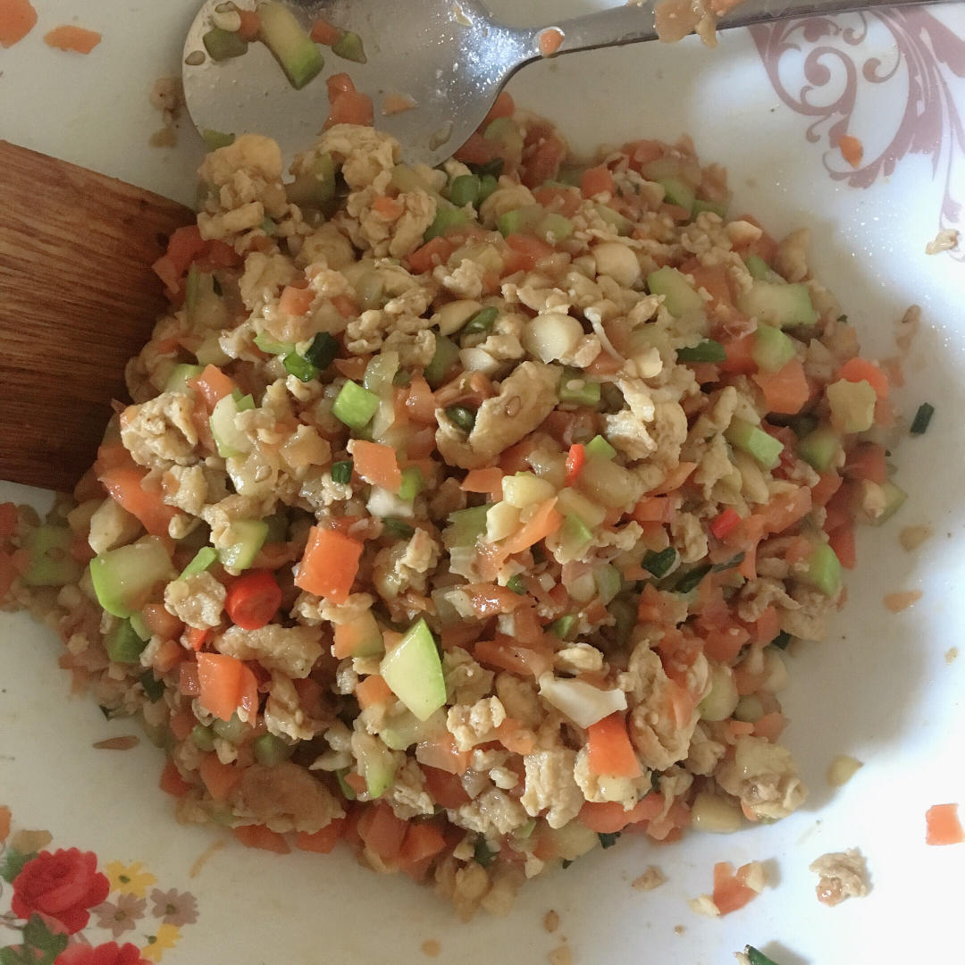 一口一个青椒火腿鸡蛋蒸包