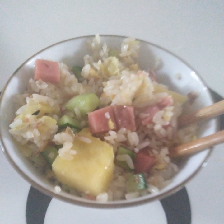 菠萝炒饭配柠檬红茶 Fried Rice With Pineapple And Lemon Tea