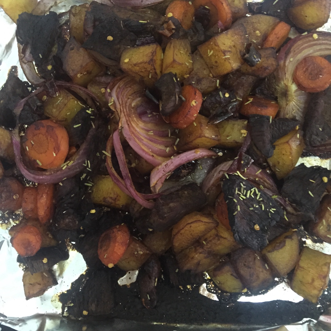 迷迭香蔬菜烤牛肉