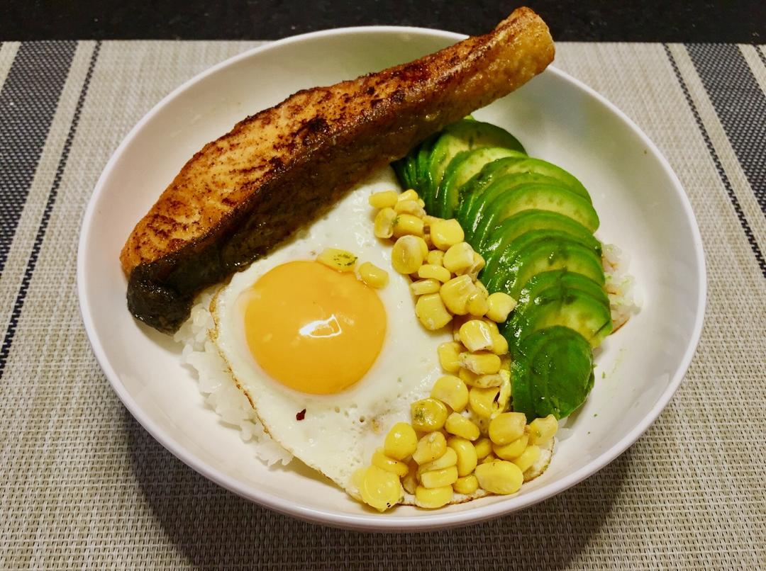 三文鱼牛油果拌饭