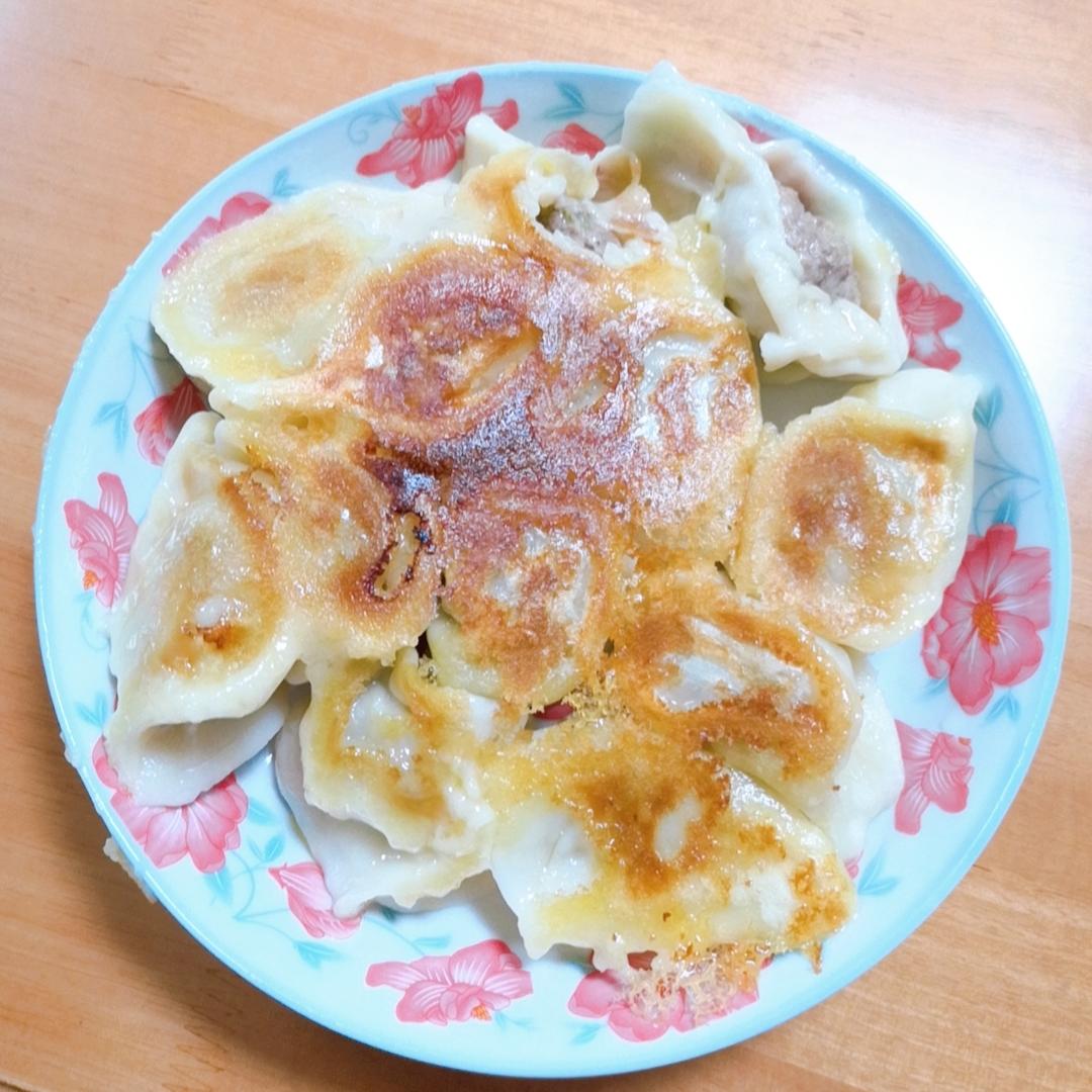 冰箱冷冻水饺做煎饺
