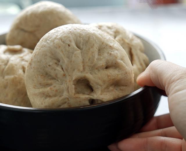 白萝卜芹菜牛肉全麦包子的做法