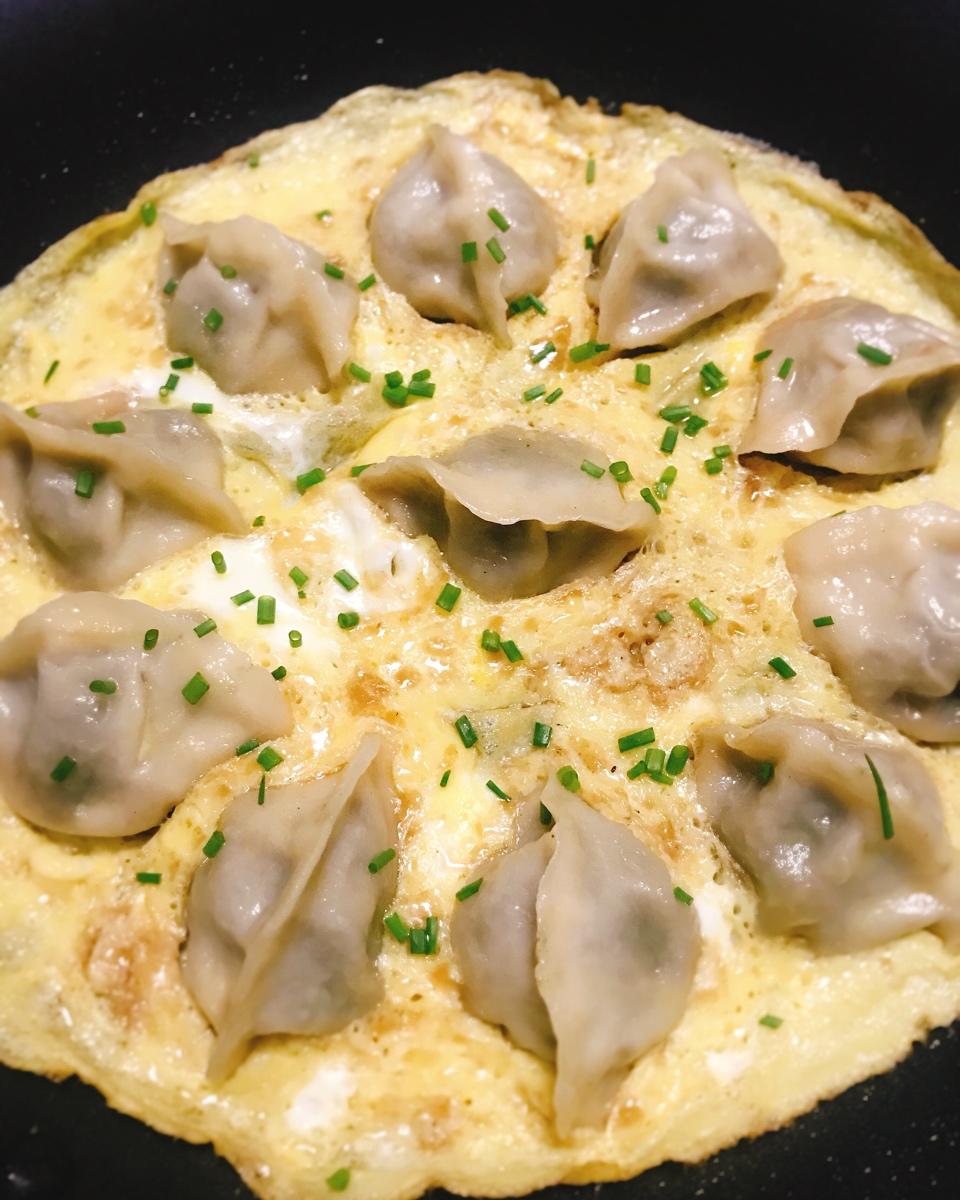 哼是七七啊做的懒人快手抱蛋煎饺