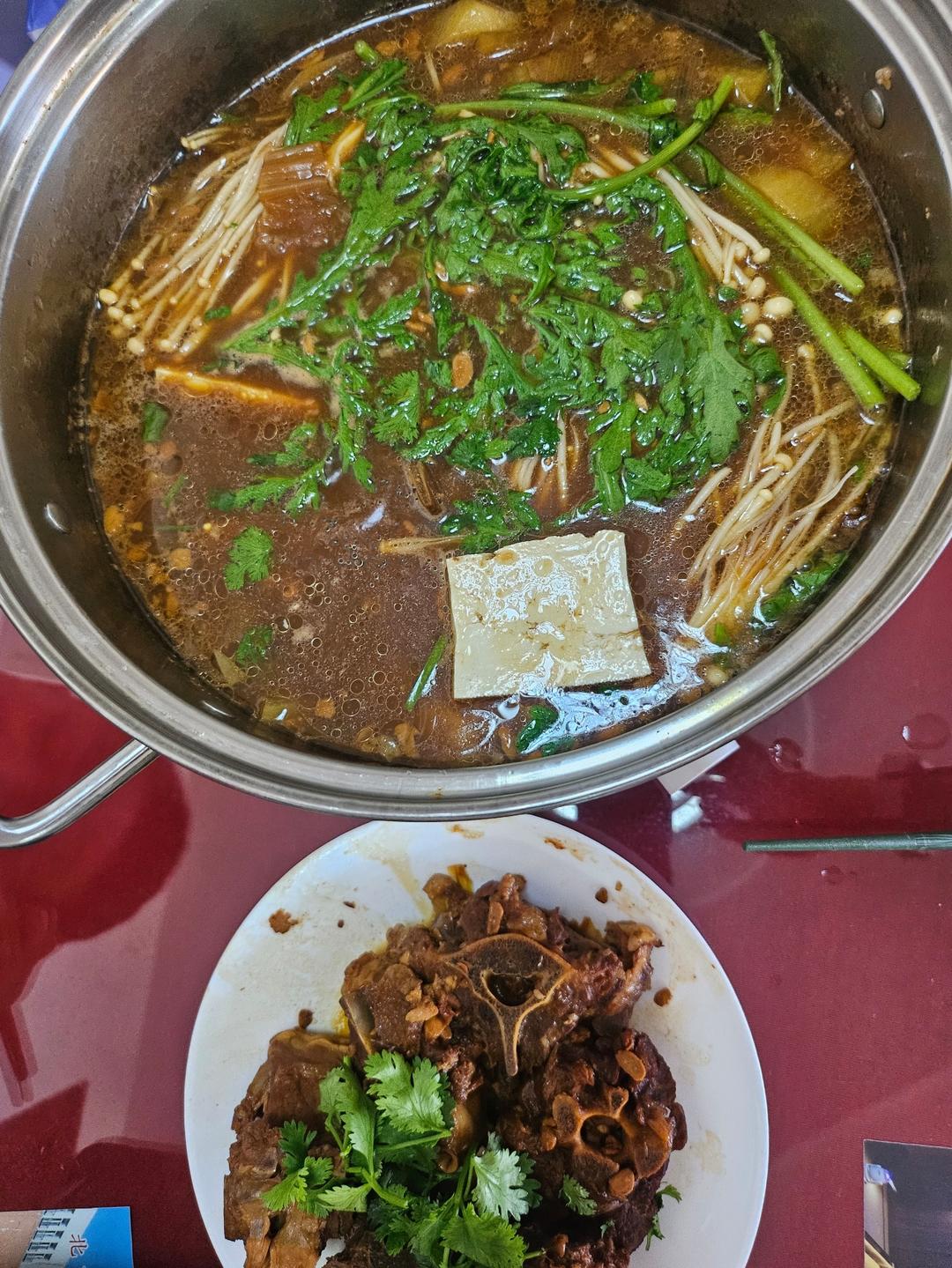 堂妈教你做红汤羊蝎子火锅
