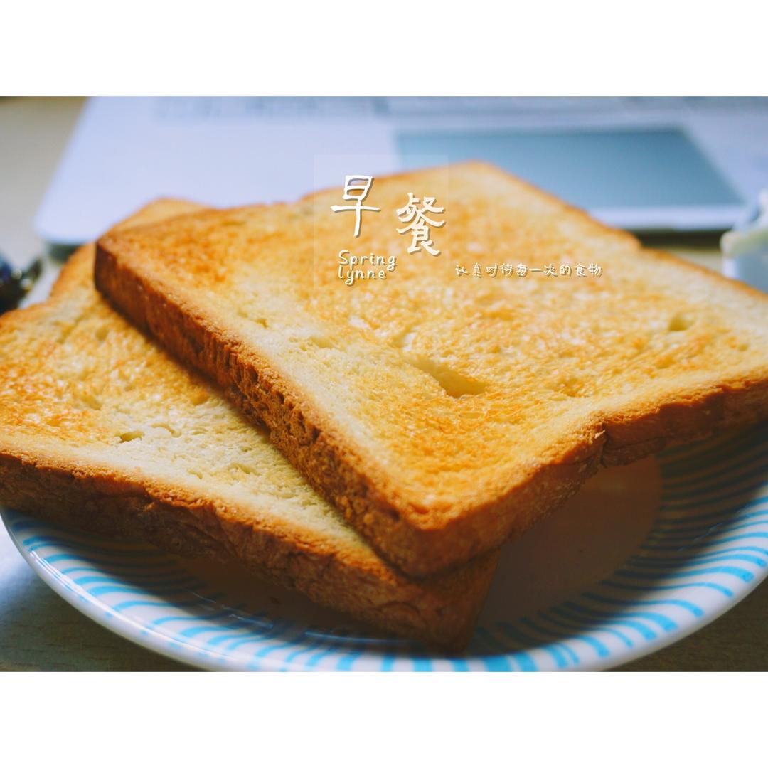 烤蜂蜜味的面包片