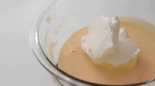 酸奶舒芙蕾蛋糕的做法 步骤10