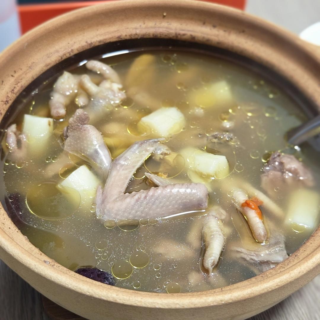 清炖鸽子汤（汤鲜肉嫩）