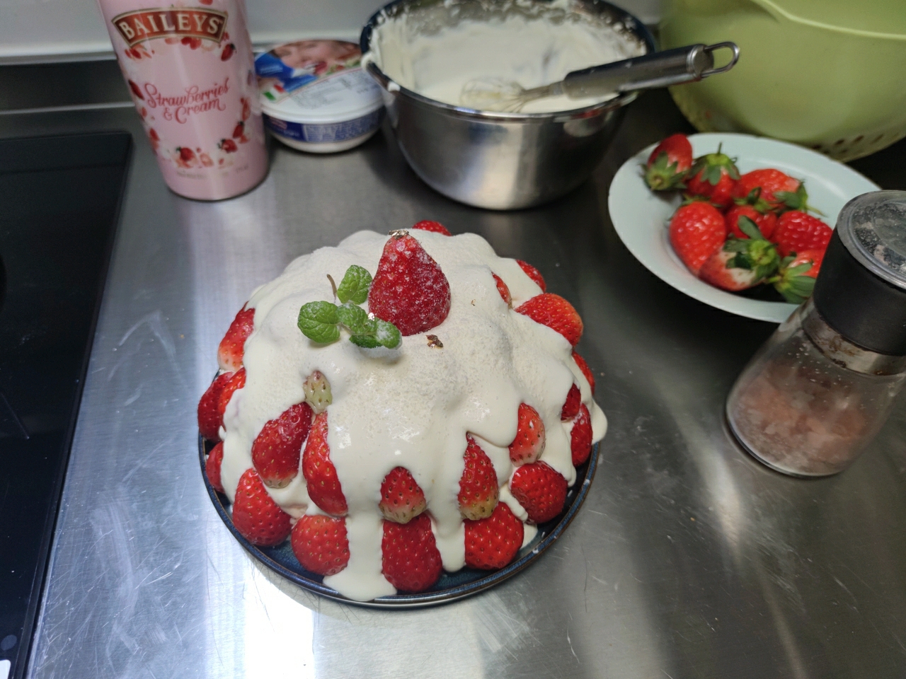 曼食慢语丨草莓芝士雪山蛋糕