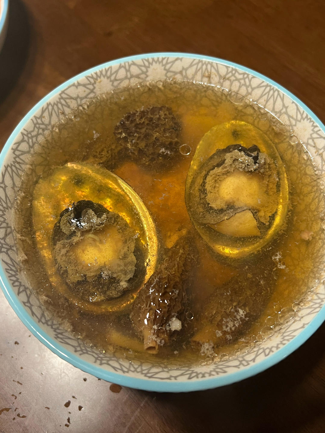 鲍鱼羊肚菌炖瘦肉汁
