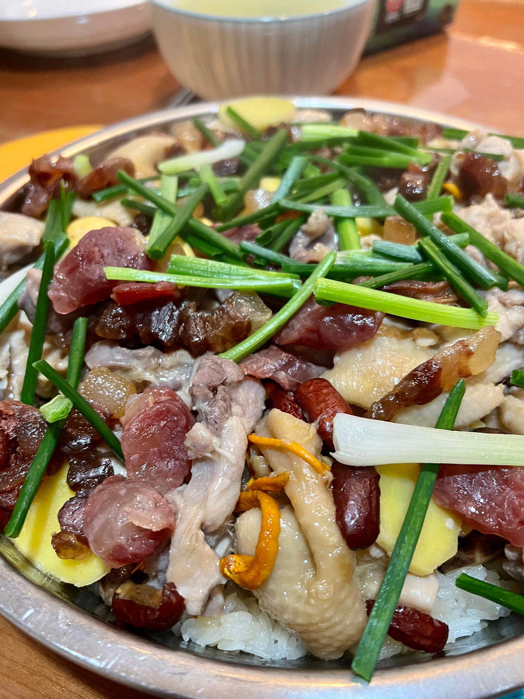 滑鸡腊味蒸糯米饭