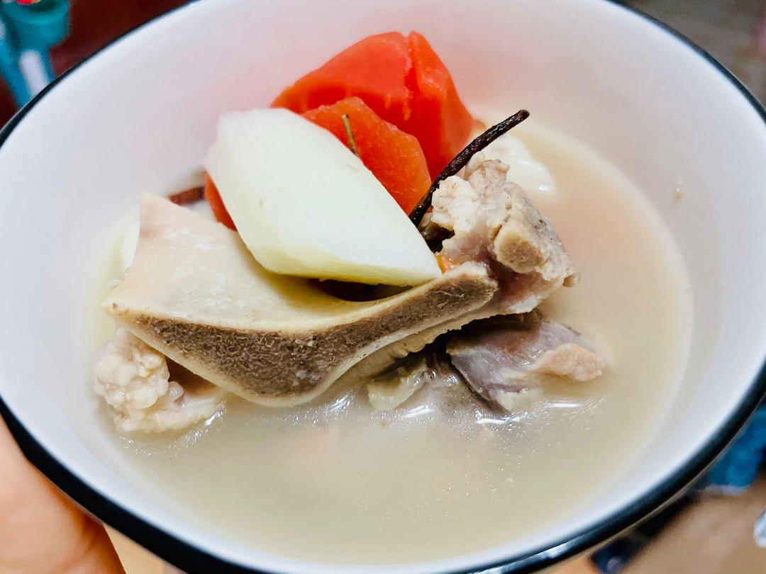 健脾补肺の五指毛桃淮山煲猪骨