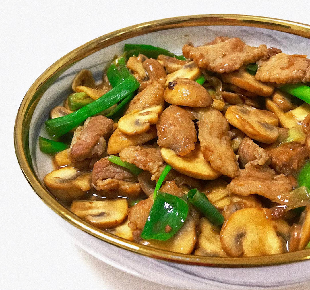 快手菜-五花肉炒松茸