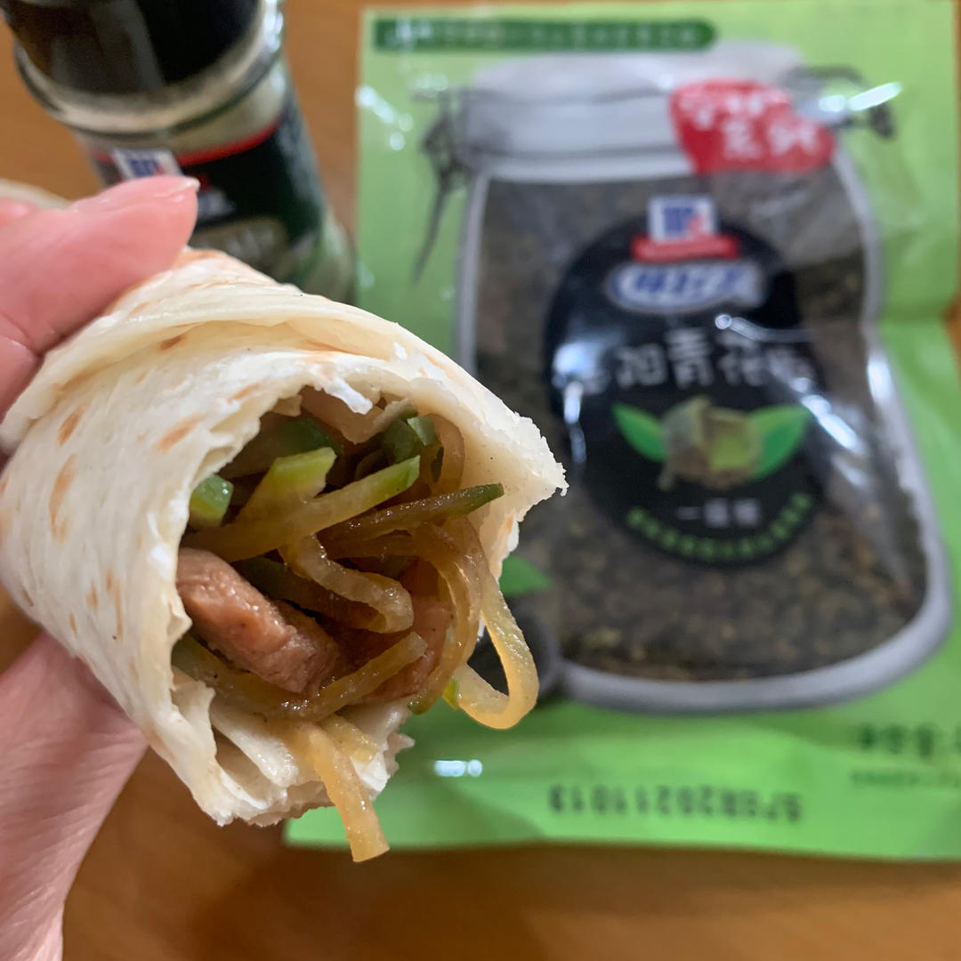 青花椒椒味家常炒青萝卜丝