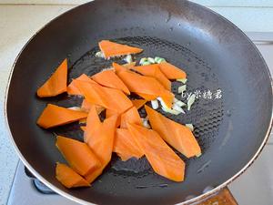 白菜木耳胡萝卜养生小炒的做法 步骤5