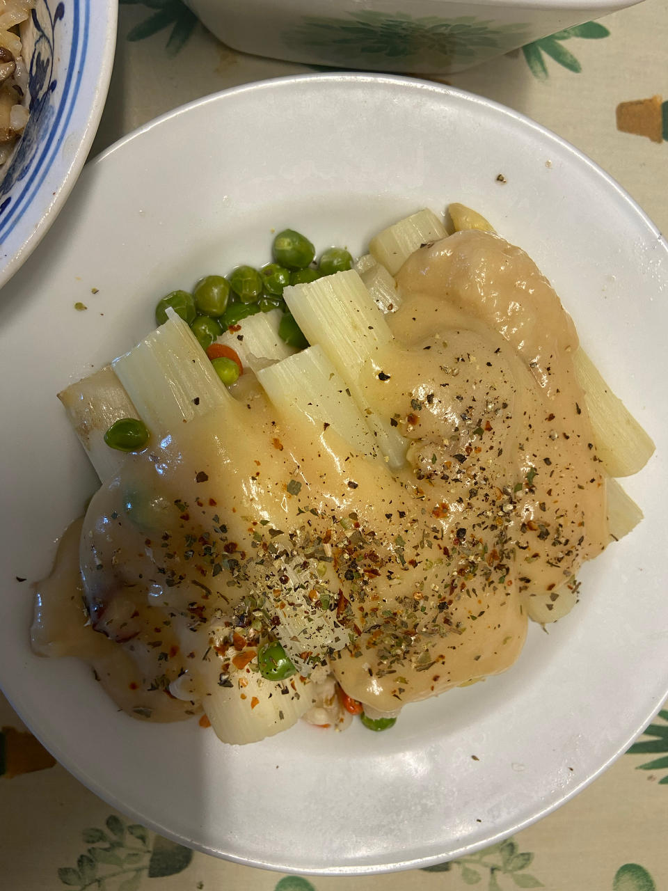 火腿丁白酱佐白芦笋