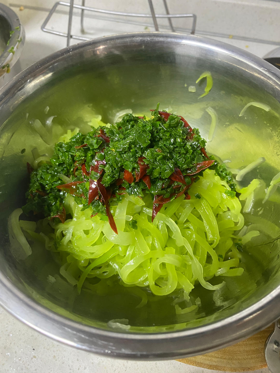 葱油青笋丝/葱油莴笋丝的做法 步骤6