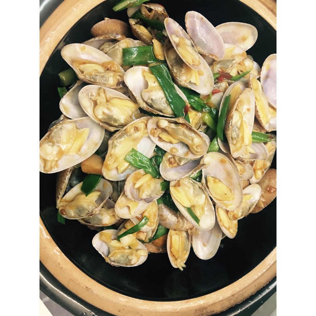 蒜香炒花甲