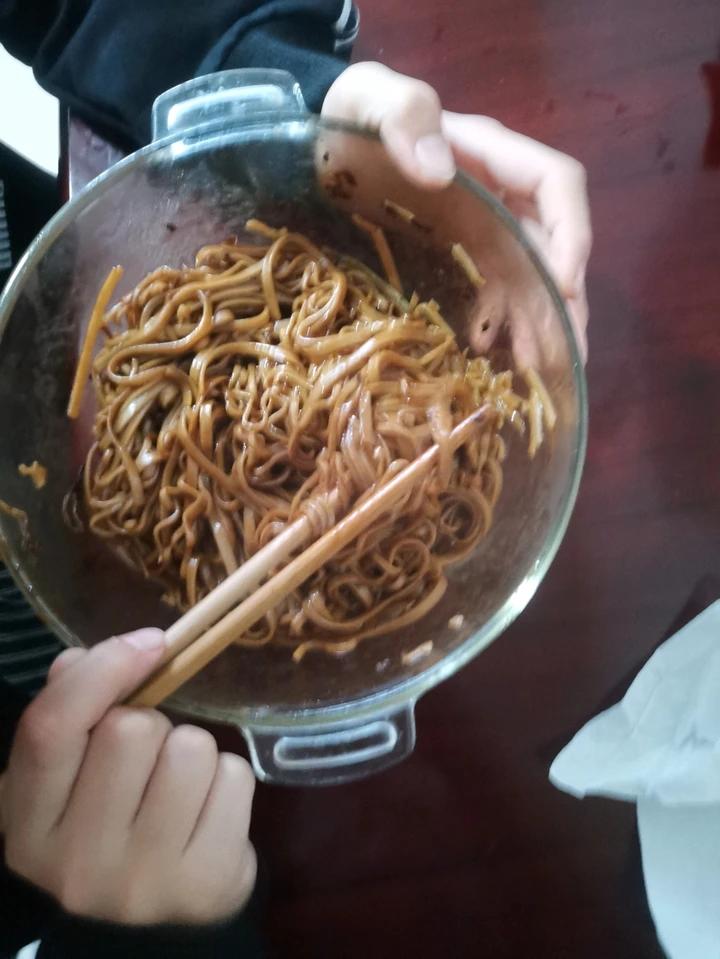 10分钟搞定的一碗葱油拌面