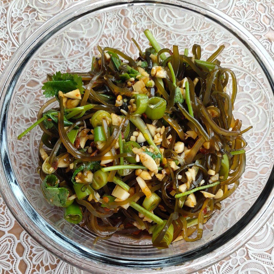凉拌海带丝（酸辣麻香）爽口开胃咸甜适宜（配自制辣椒油方法）