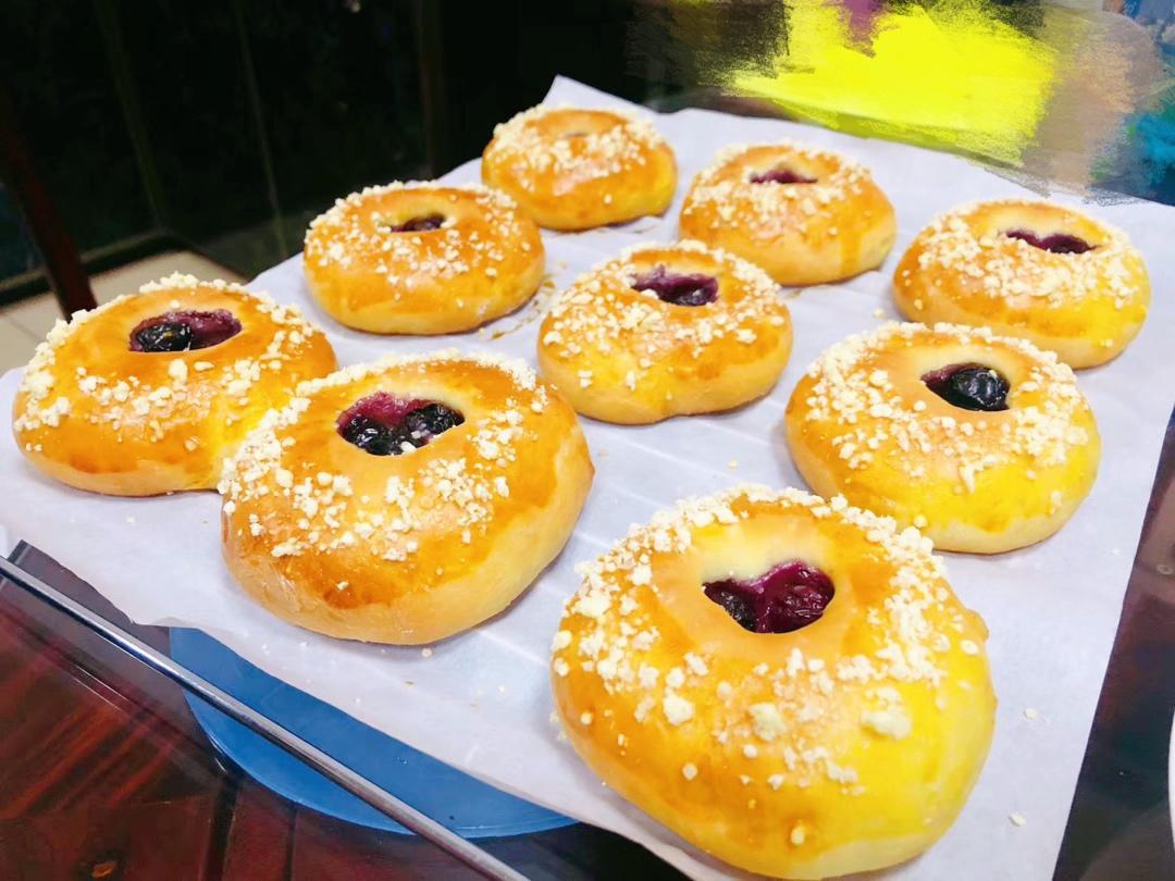 蓝莓蓝莓我爱你～蓝莓爆浆面包