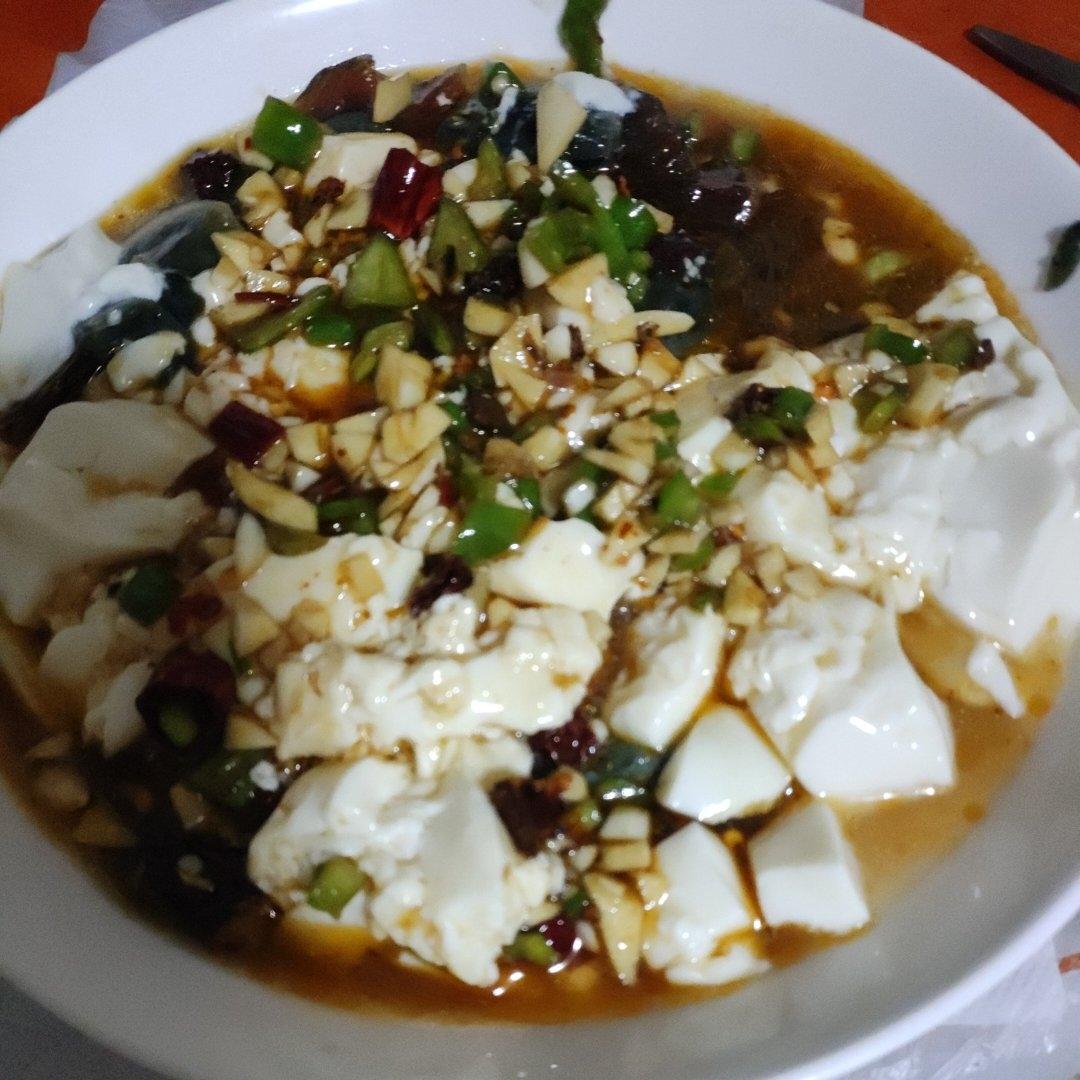 皮蛋拌豆腐