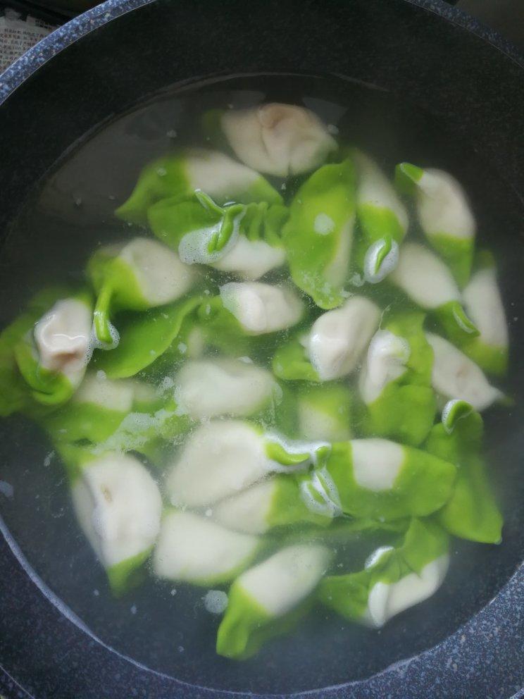 翡翠白玉白菜饺子详细版（附翡翠白玉白菜饺子包法，翡翠白玉饺子皮两种制法，面包机和面，翡翠白玉烧卖，各种馅料搭配）