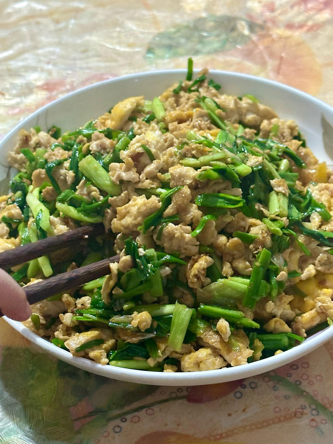 自己种的蒜苗炒鸡蛋