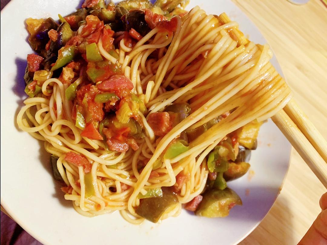 无敌好吃的【鱼香肉沫茄子焖面】，吃完舔盘🍜