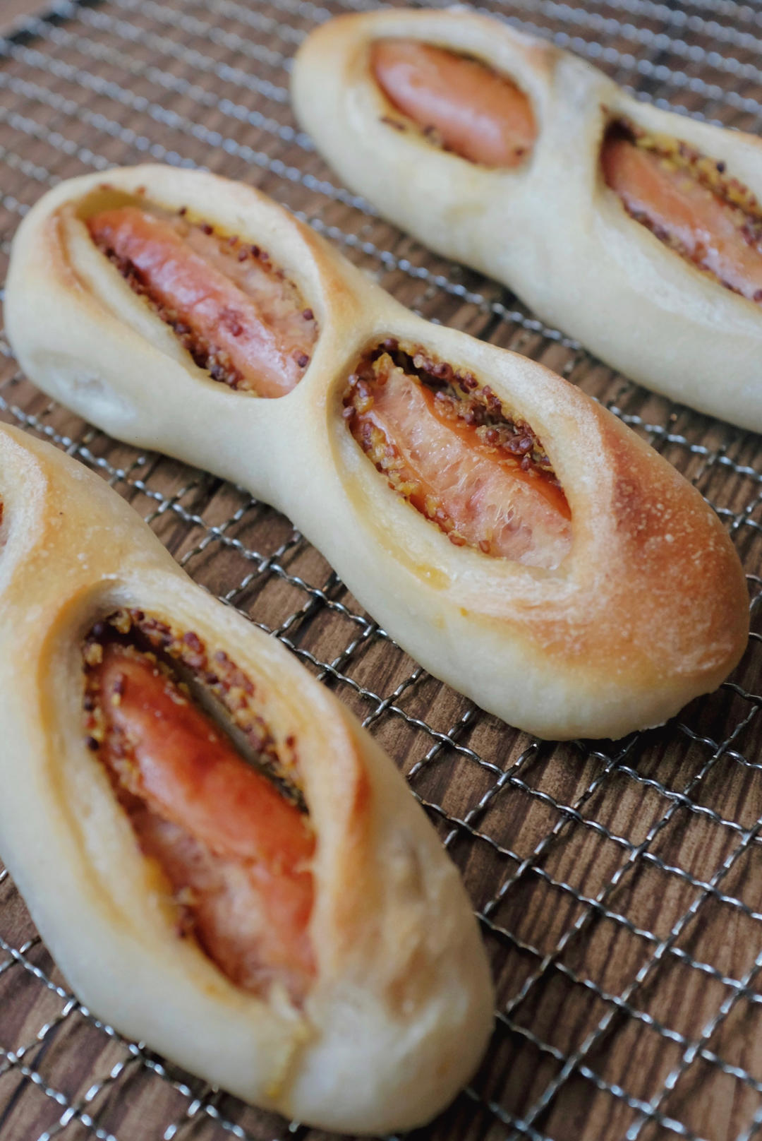 治愈甜腻的｜法式芥末籽香肠面包