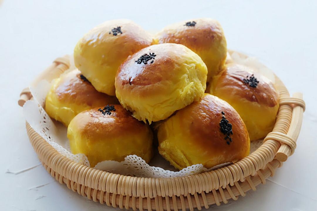 青柠的小厨房做的南瓜奶油小餐包(一次发酵)