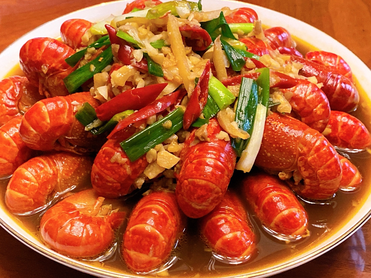 小龙虾的挑选、处理方法与红烧蒜香味小龙虾