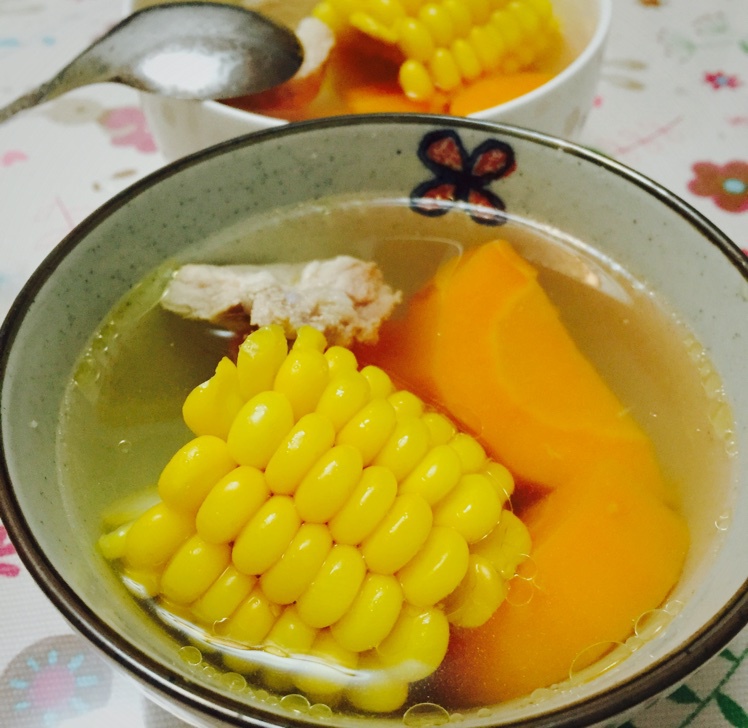 胡萝卜玉米排骨汤