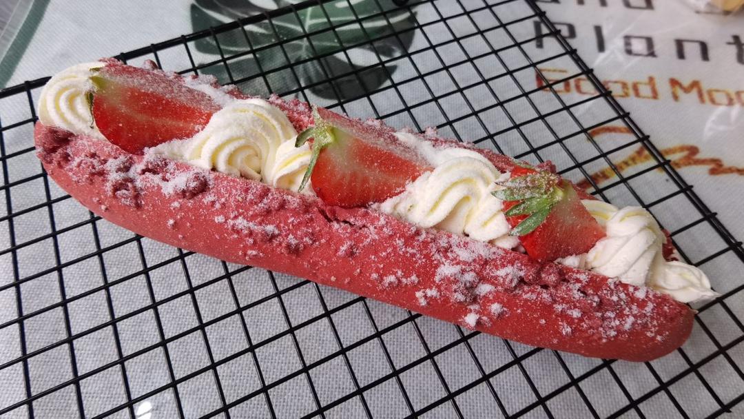 草莓之恋（红丝绒草莓面包）