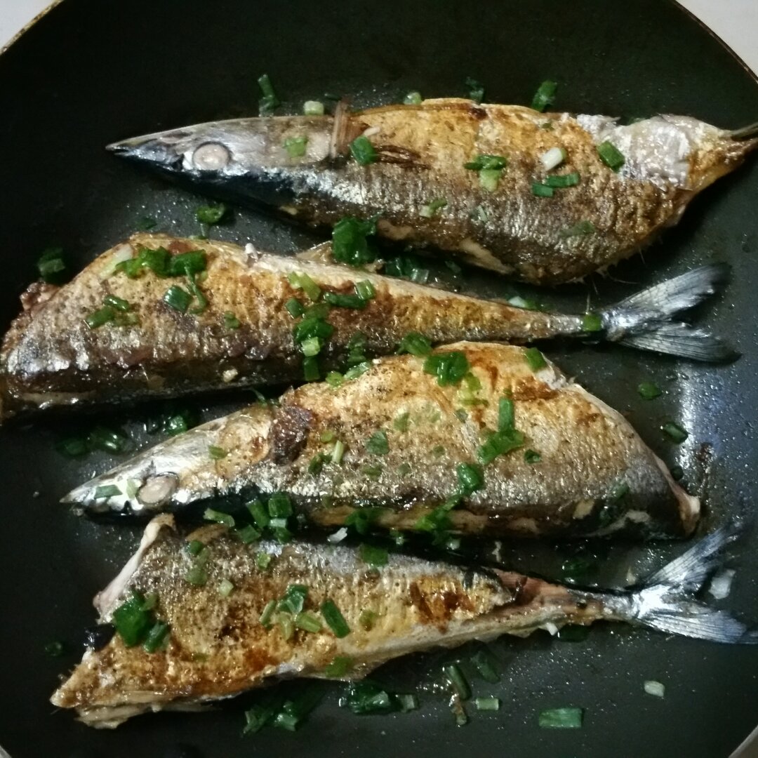 煎秋刀鱼
