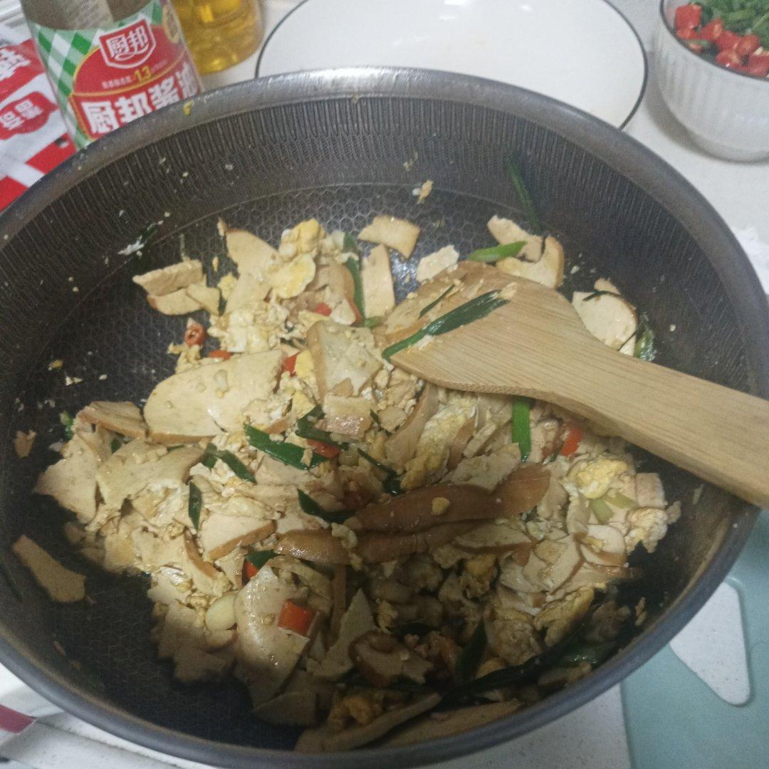 鸡蛋炒香干
