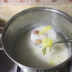 杨桃圆肉虾米粥（健脾开胃粥）的做法 步骤6