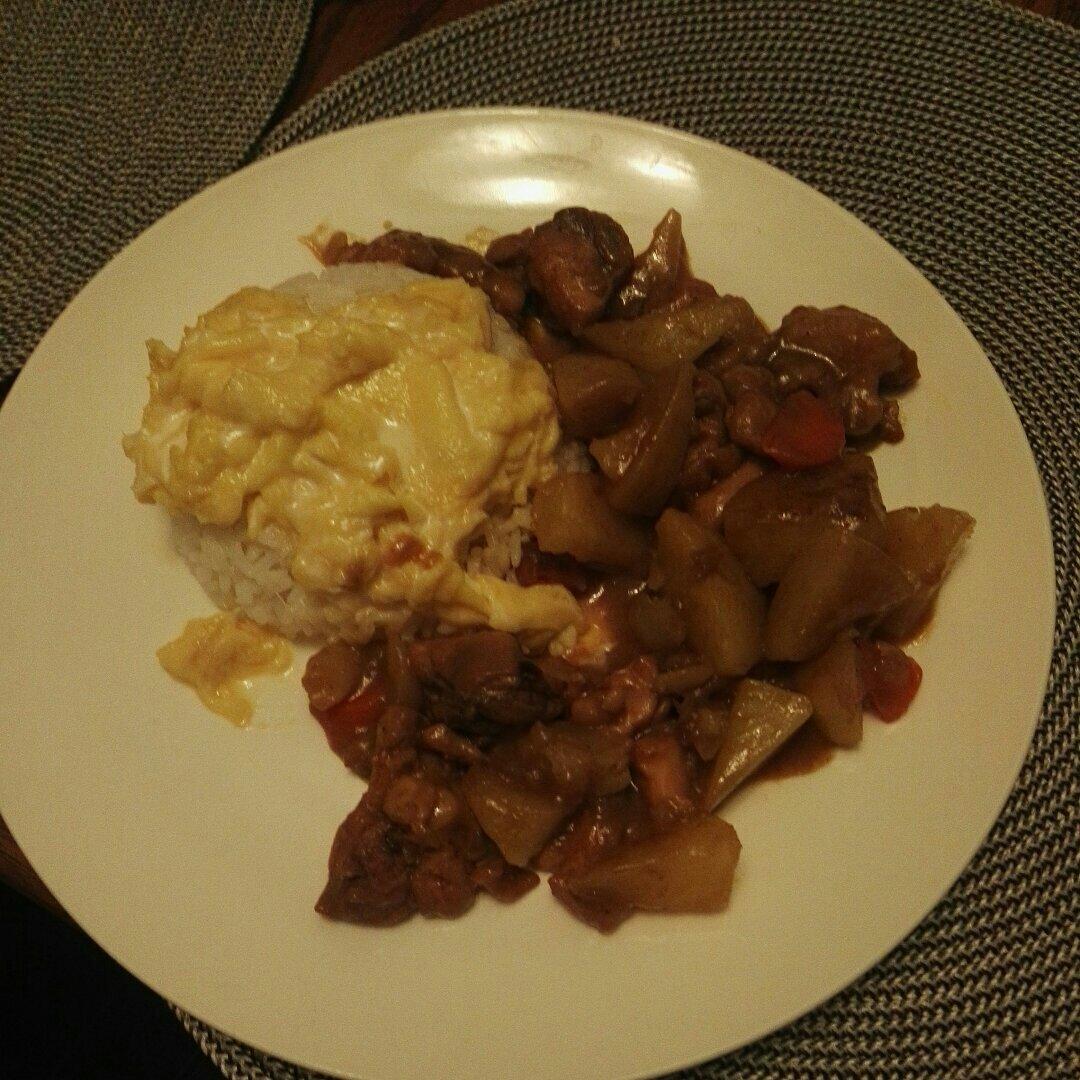 奶香鸡肉咖喱蛋包饭