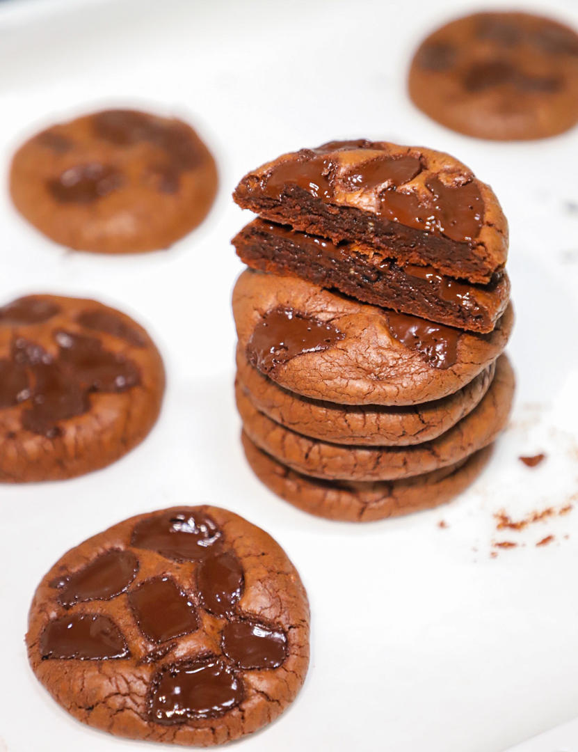 翻译食谱 | 超级巧克力裂纹软曲奇🍫