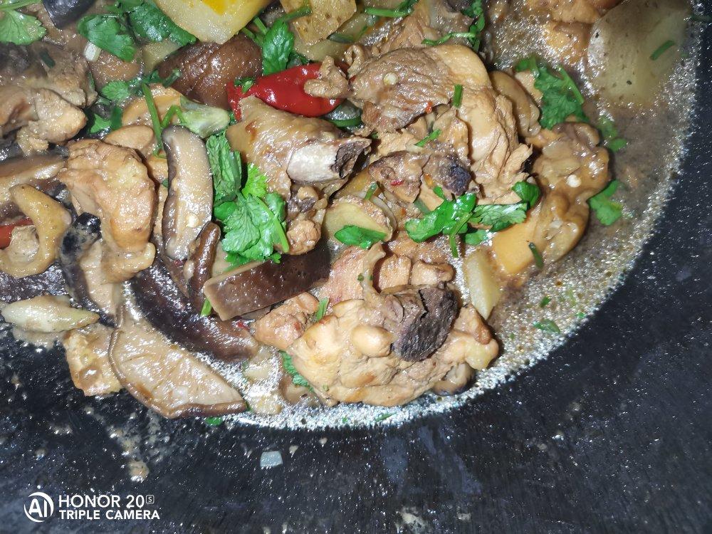 黄焖鸡（香菇、土豆）