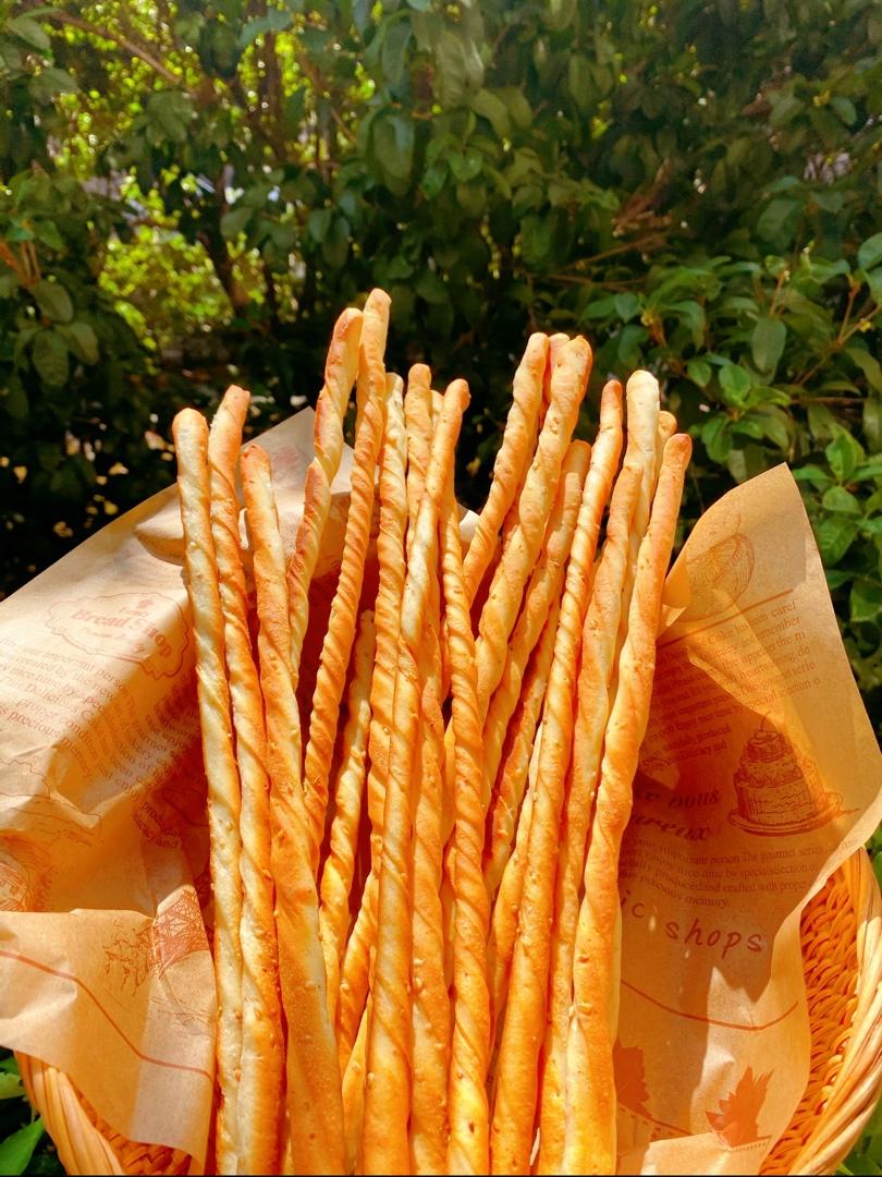 简易免揉迷迭香帕玛森面包棒