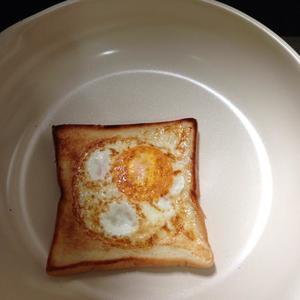 鸡蛋三明治的明媚早晨的做法 步骤3