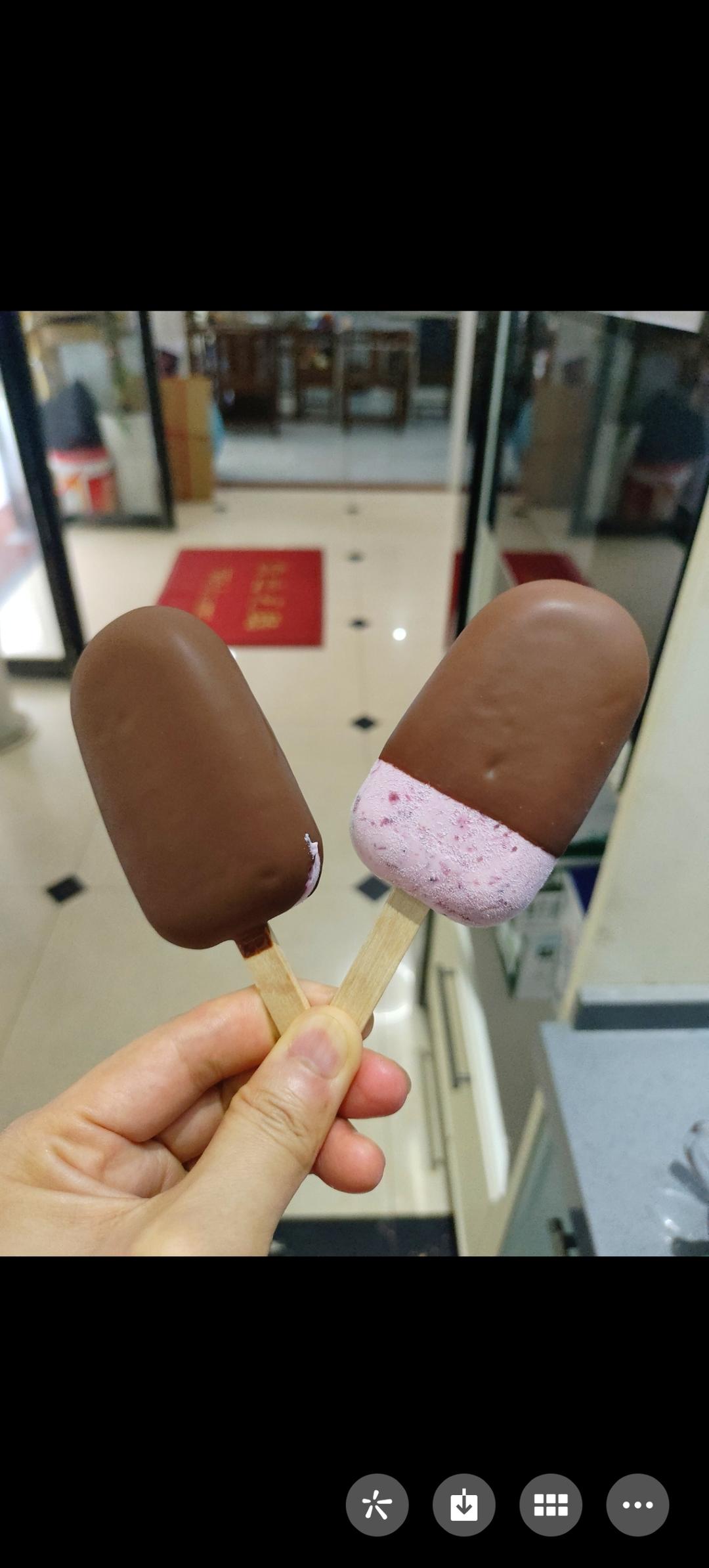 浓郁巧克力冰激凌
