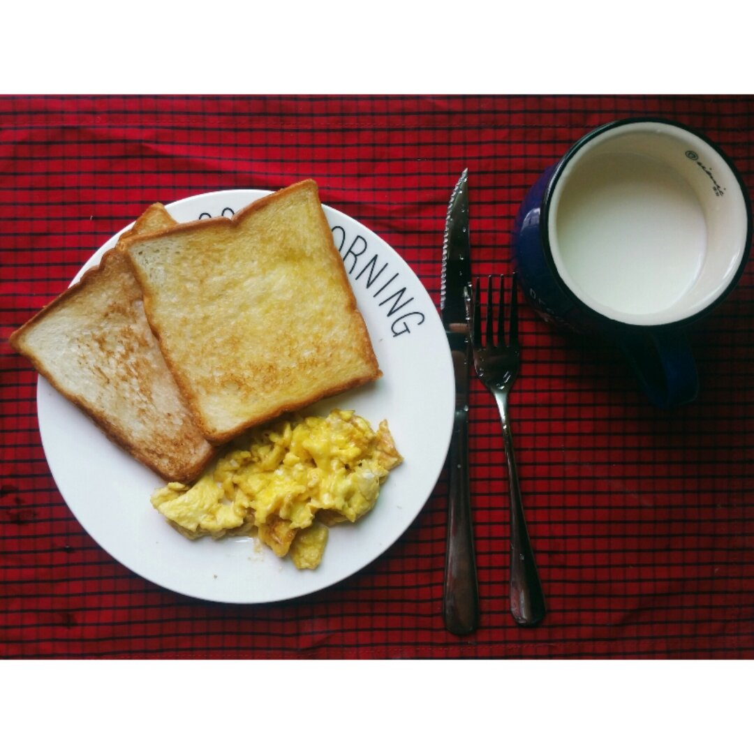 炒蛋多士（炒蛋吐司）