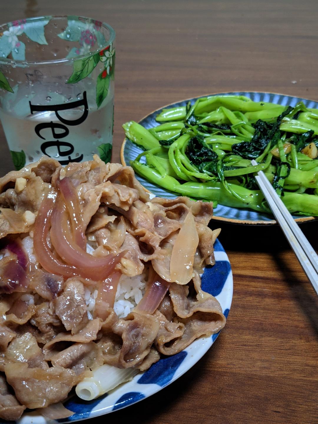 日式照烧肥牛                              模仿吉野家牛肉饭的牛肉版     自制家常照烧酱汁