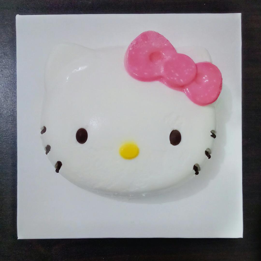 6寸kitty芝士慕斯蛋糕