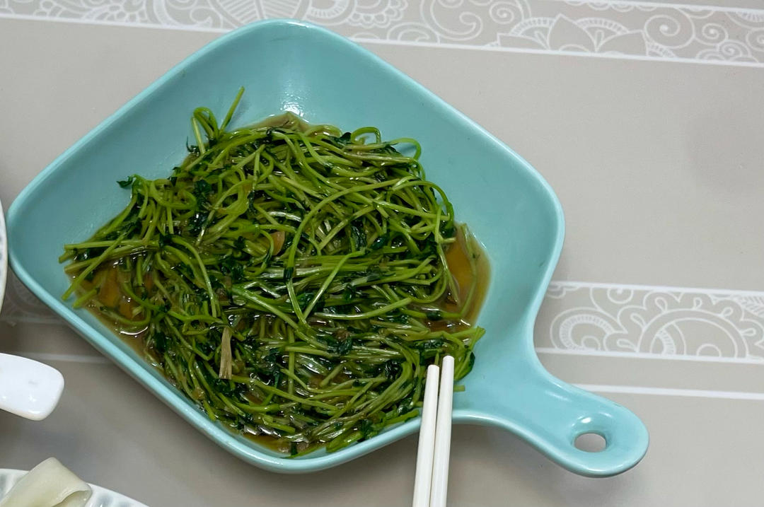 清新豌豆苗