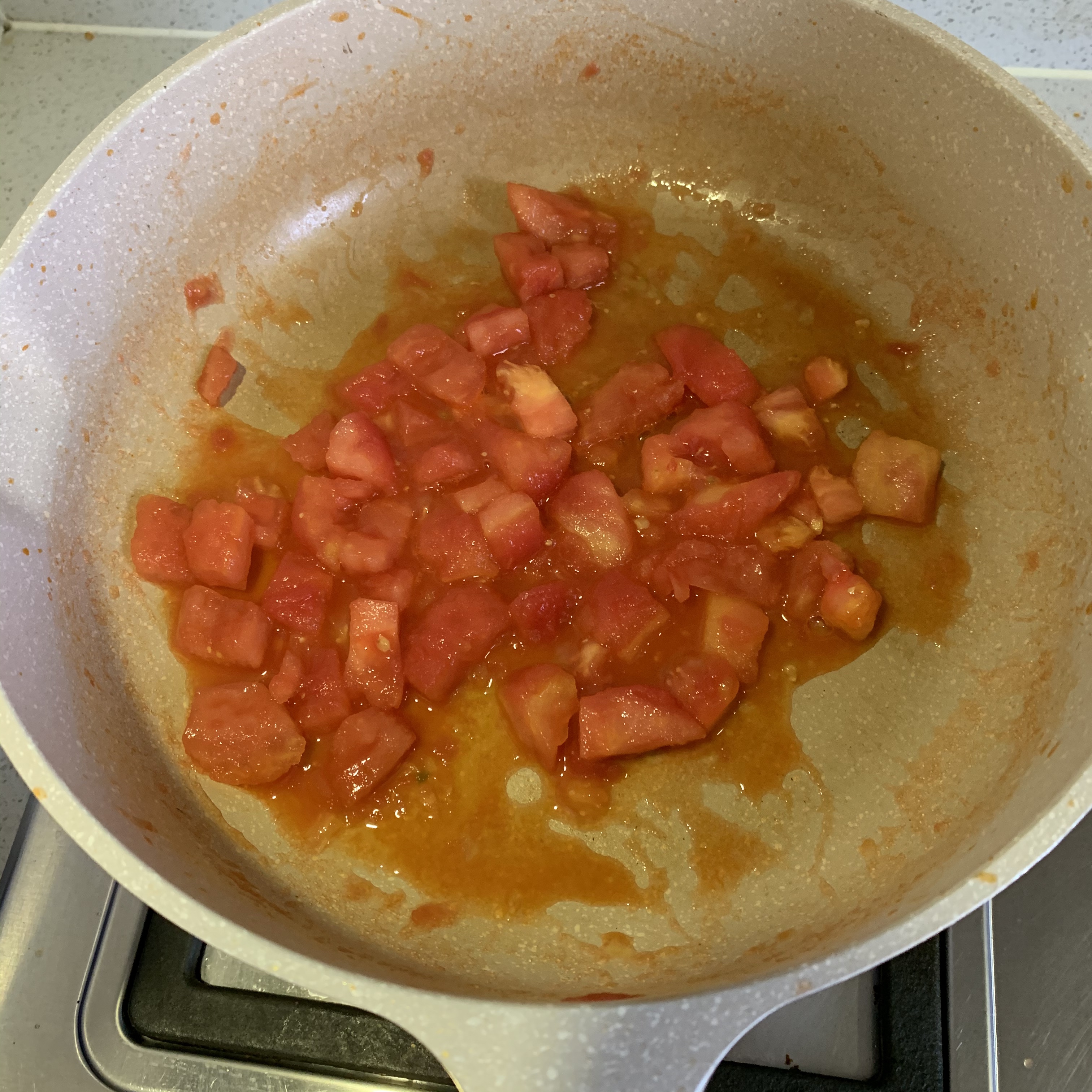 超好吃的泡面做法：番茄菠菜咖喱泡面的做法 步骤3