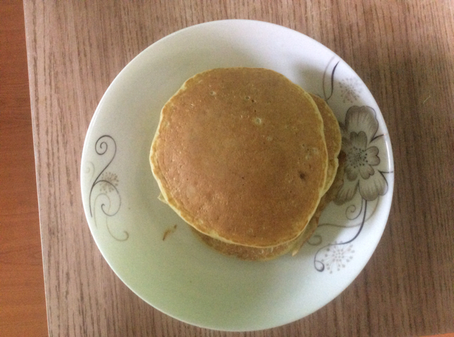 【减脂早餐】无油香蕉松饼（超简单）