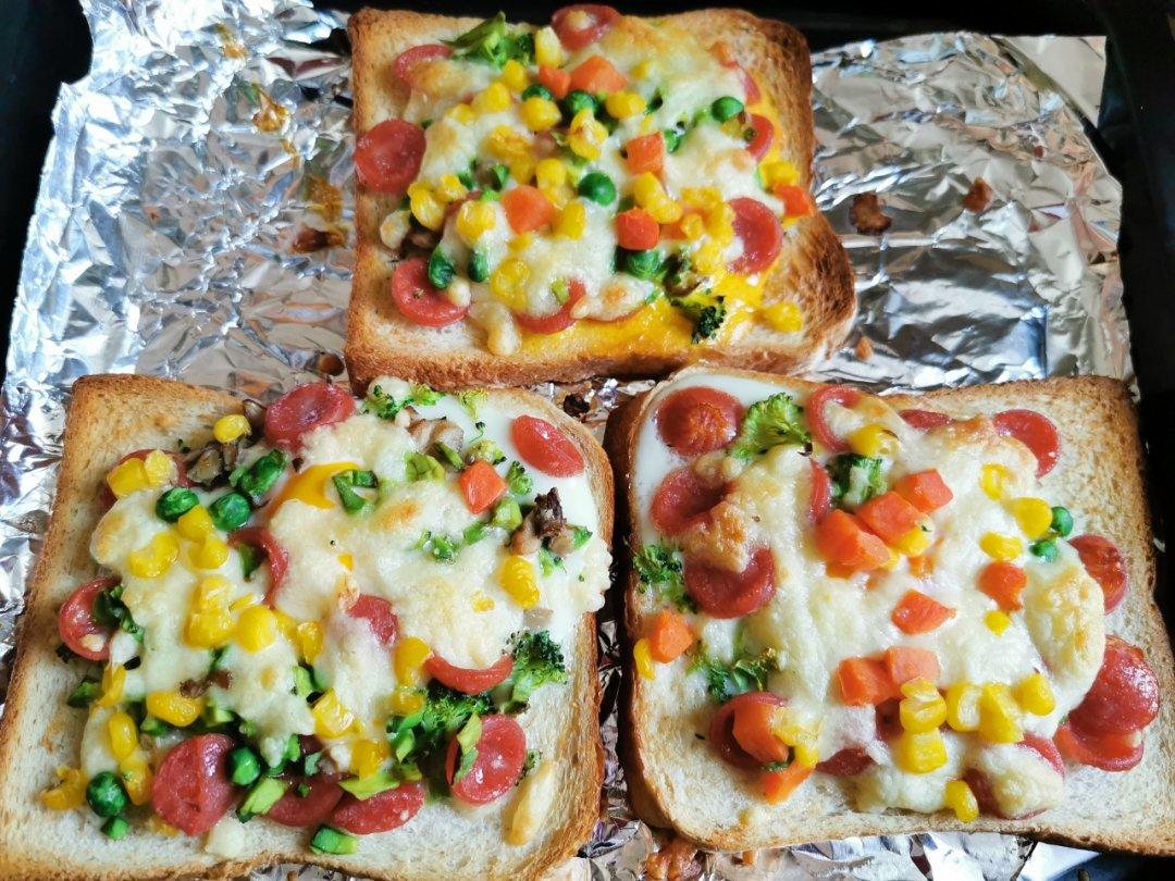 减脂也能吃的牛油果滑蛋吐司