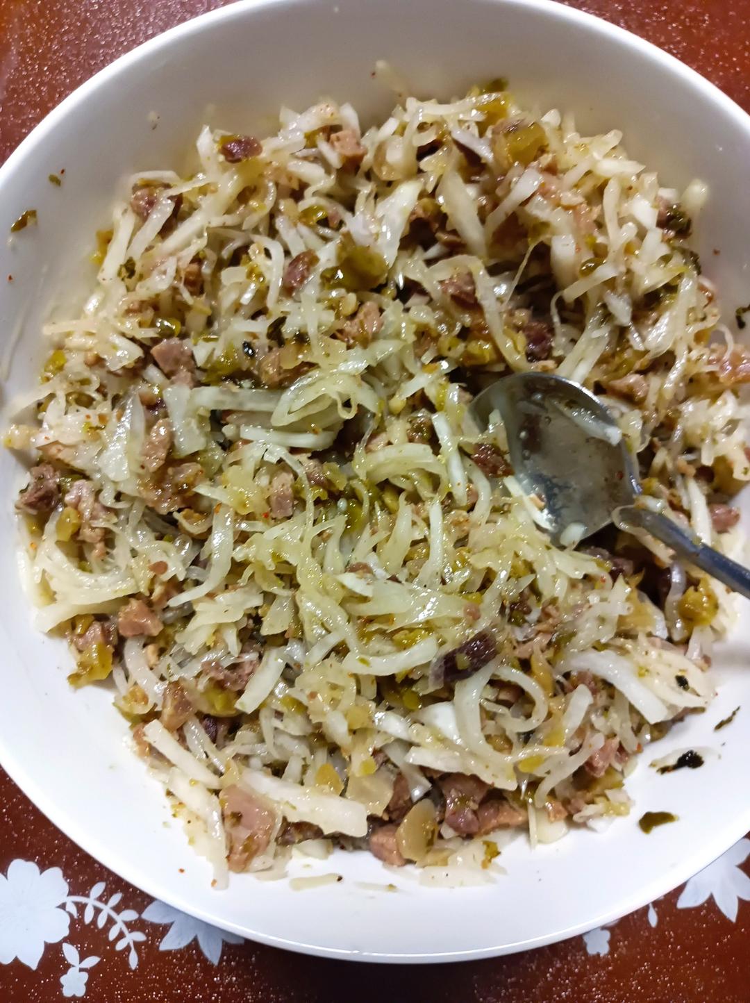 腊肉萝卜馅包子（吃一次你就忘不掉）